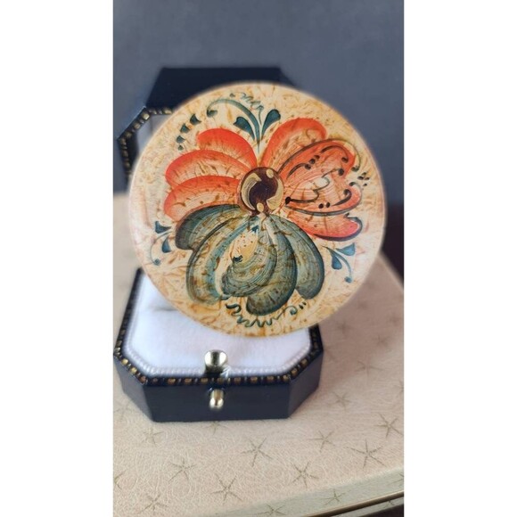 Circular Handpainted Floral Button Brooch - Picture 2 of 10